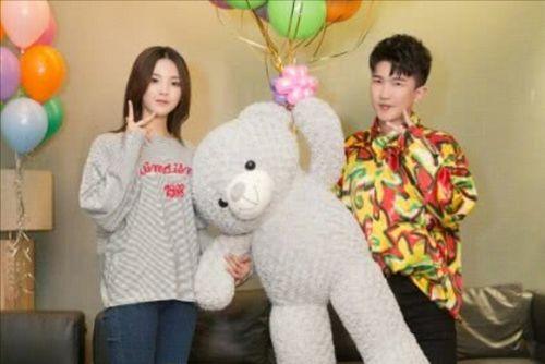 娱乐圈吃瓜背景板图高清,高清背景图下的八卦盛宴